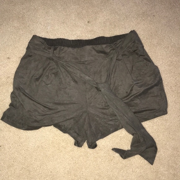 Must Have Pants - Velvet shorts!!!